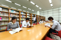 도서관에서 사람들이 책읽는 사진, 서울과학기술대학교 도서관